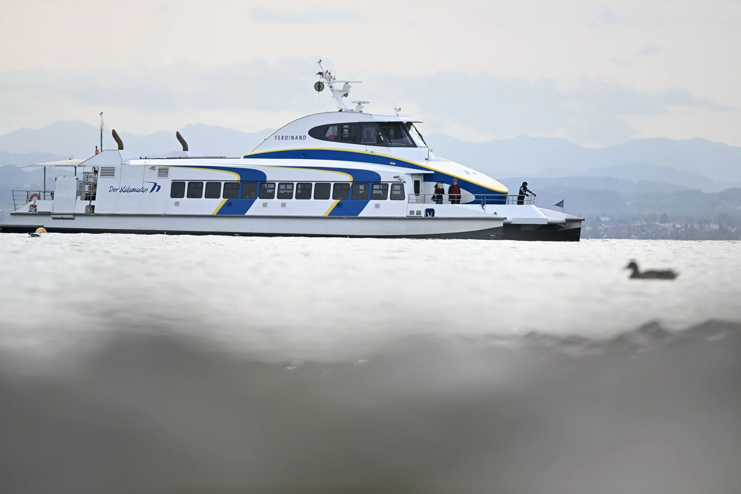 Katamaran Ferdinand während der Fahrt auf dem Bodensee